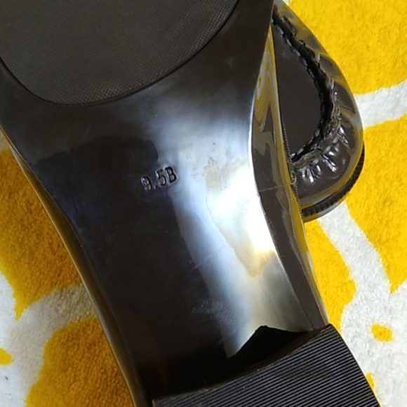 Ralph Lauren  Sz. 9.5B  (Narrow) Shoes Gray  Like New - Picture 6 of 8